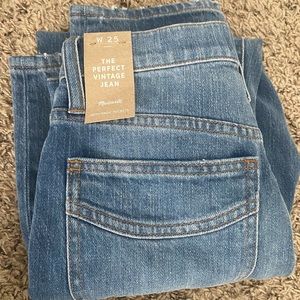 NWT Madewell size 25 The Perfect Vintage Jeans with retro pockets.